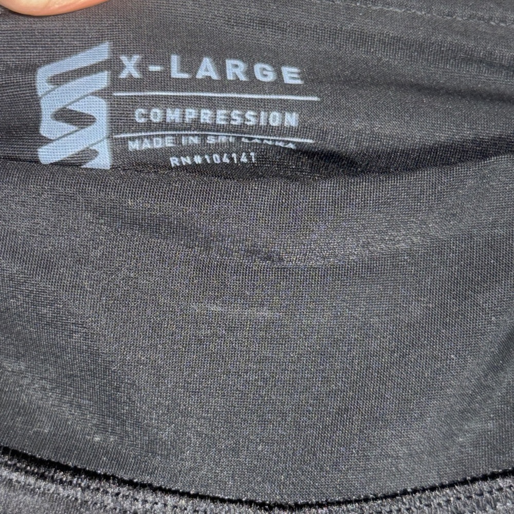 Second Skin Black Compression Cropped Leggings Si… - image 3